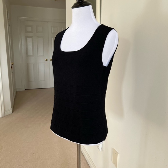 Black scoop neck sweater vest size small - Picture 3 of 8